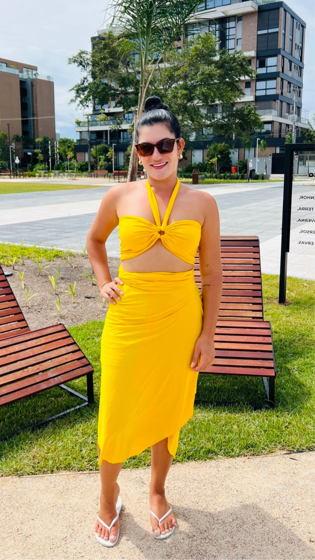 Conjunto Saída Curta + Top Amarelo