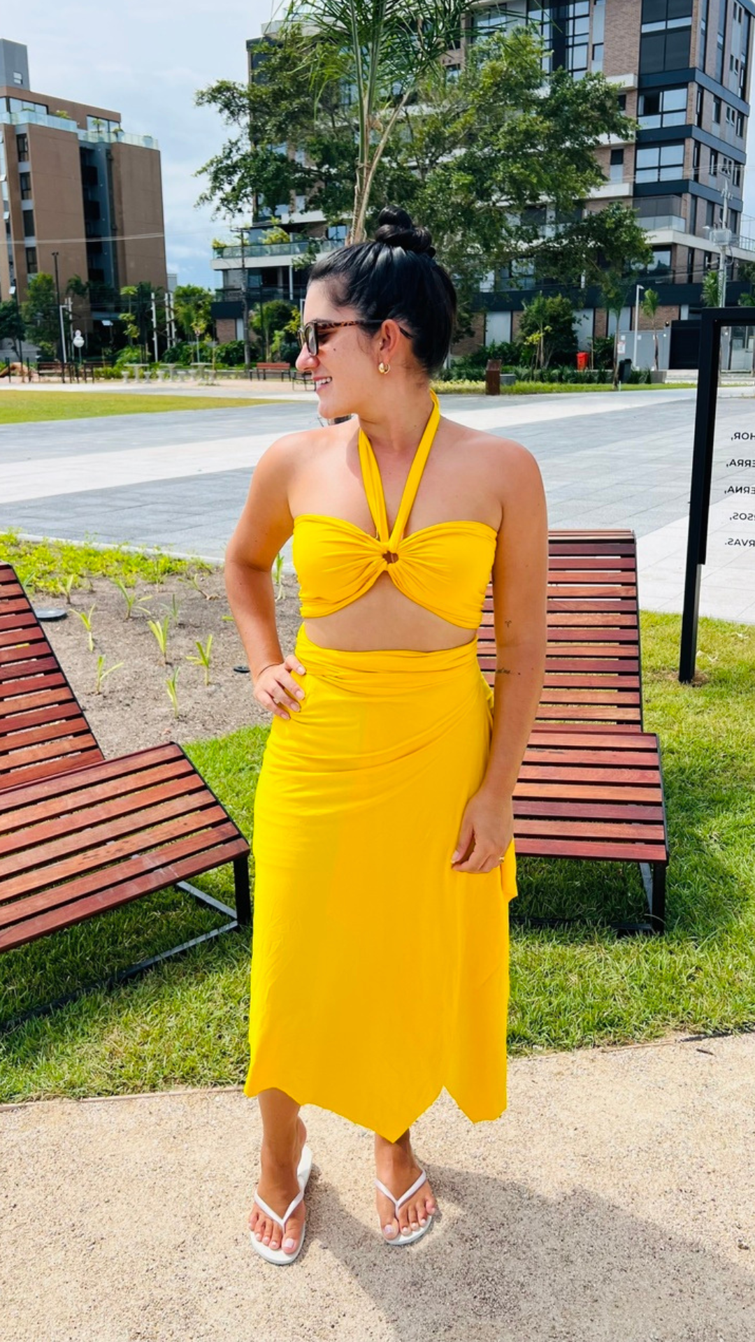 Conjunto Saída Curta + Top Amarelo